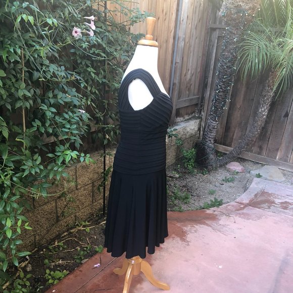 NWT White House Black Market Black Shutter Pleated Sleeveless Dress 4 - Picture 3 of 11